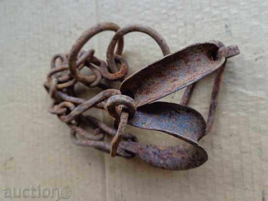 Auction Eyebrows, pillows, handcuffs, chains, wrought iron Auction Eyebrows, pillows, handcuffs, chains, wrought iron