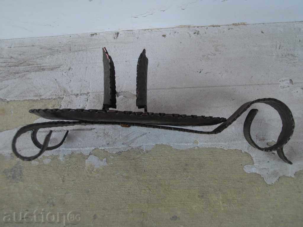 Δημοπρασία Κηροπήγιο πλαστά κατάστημα χαλκού «UBA» Δημοπρασία Κηροπήγιο πλαστά κατάστημα χαλκού «UBA»