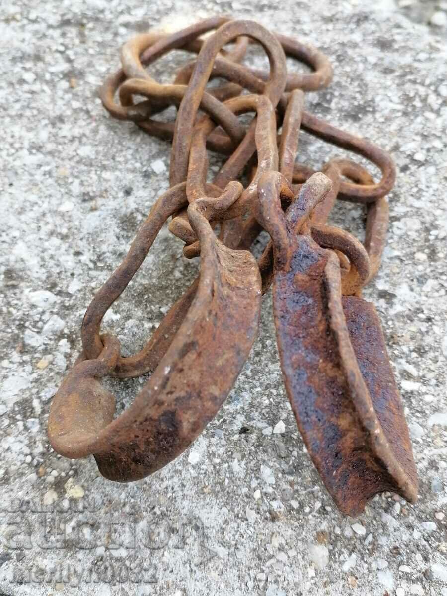 Delivery of Old buckles, clasps, chains, wrought iron