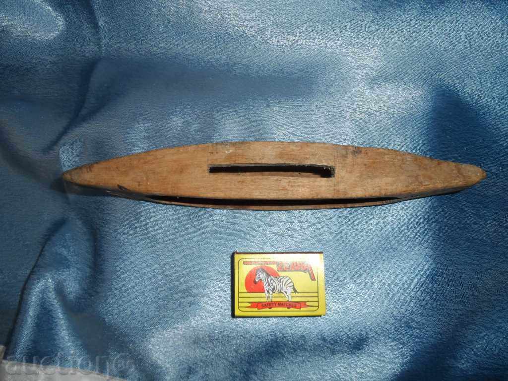 Δημοπρασία Μια ξύλινη σαΐτα αργαλειού Δημοπρασία Μια ξύλινη σαΐτα αργαλειού