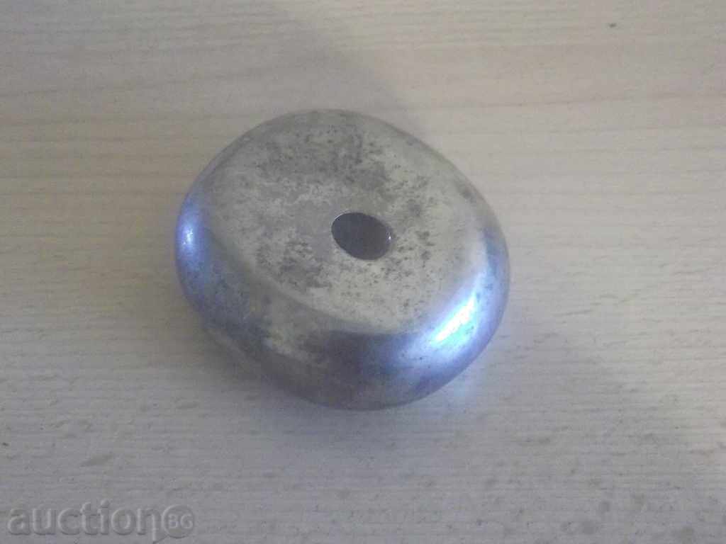 362 old small metal stand / base 7/6/3 cm