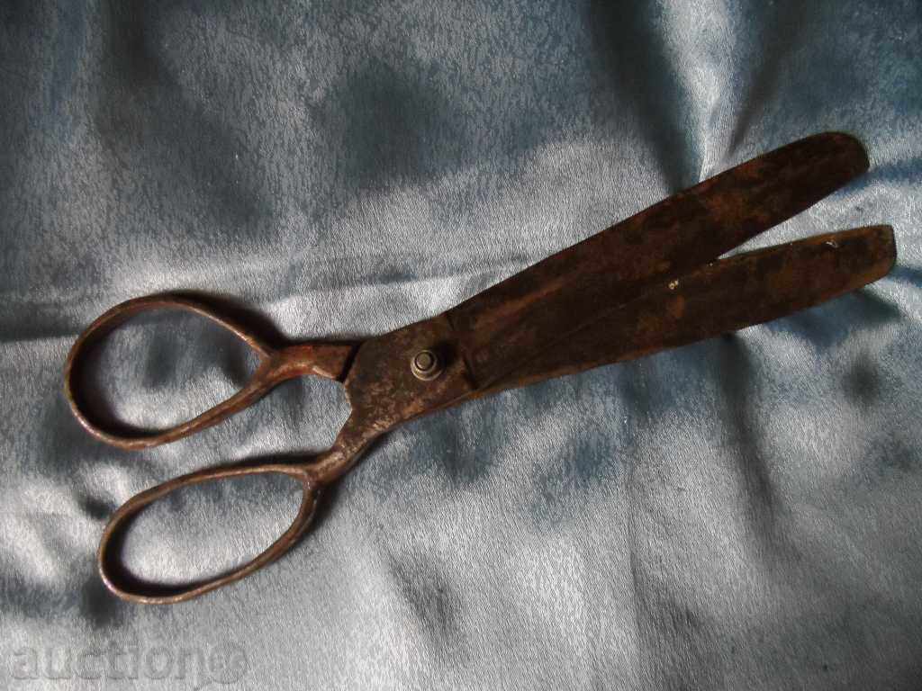 Delivery of Old Forged Scissors