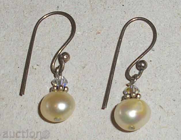 Earrings with artificial pearls