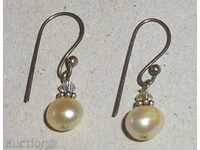 Earrings with artificial pearls