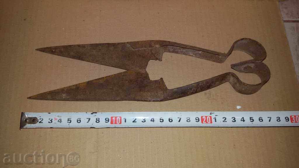 old scissors with price 7.00 BGN | € 3.58 old scissors with price 7.00 BGN | € 3.58