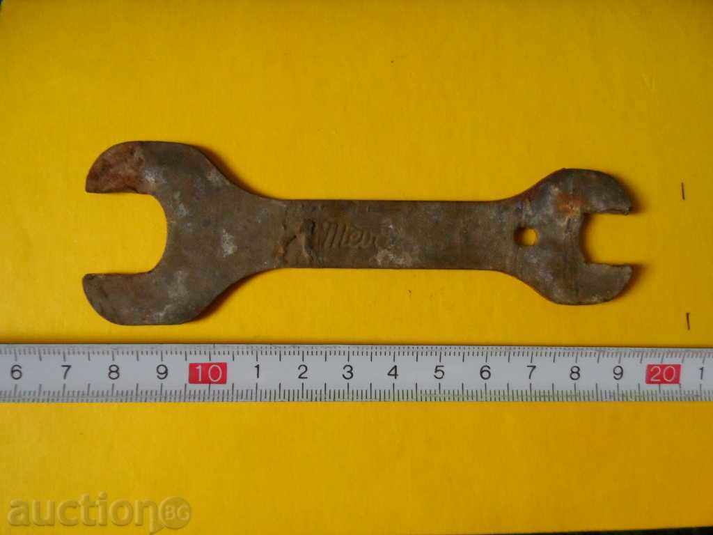 Auction becomes an iron key Auction becomes an iron key