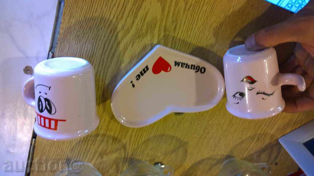 Auction  5470. SERVICE LOVE THE PORCELAIN