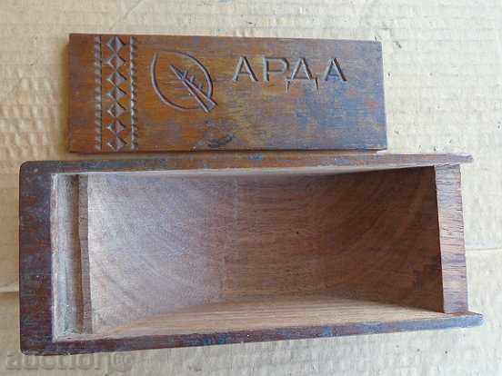 Παλιό κουτί από ξύλο καρυδιάς με χαρακτικά με τιμή 28.00 BGN | € 14.32 Παλιό κουτί από ξύλο καρυδιάς με χαρακτικά με τιμή 28.00 BGN | € 14.32