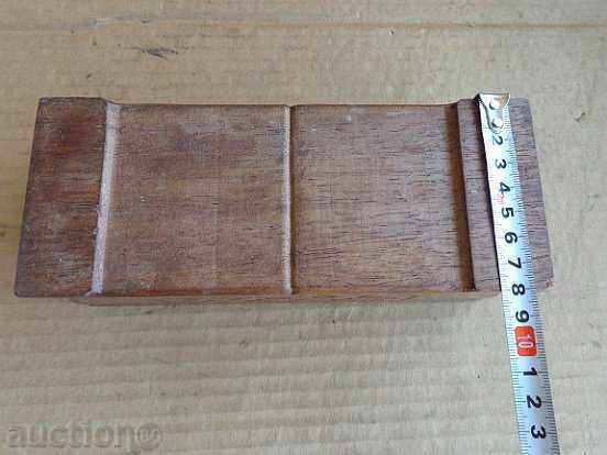 Παράδοση Παλιό κουτί από ξύλο καρυδιάς με χαρακτικά Παράδοση Παλιό κουτί από ξύλο καρυδιάς με χαρακτικά