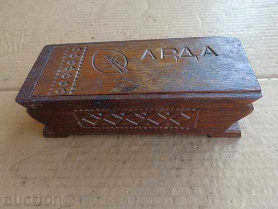 Παλιό κουτί από ξύλο καρυδιάς με χαρακτικά - 5 Παλιό κουτί από ξύλο καρυδιάς με χαρακτικά - 5