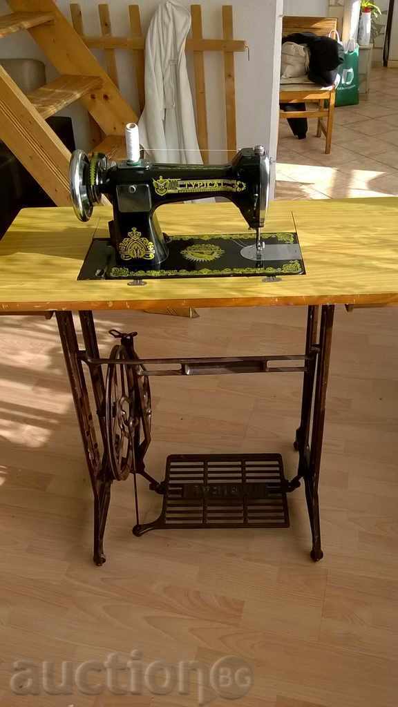 Auction  Old Chinese sewing machine