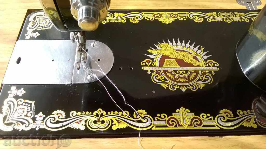 Old Chinese sewing machine - 6
