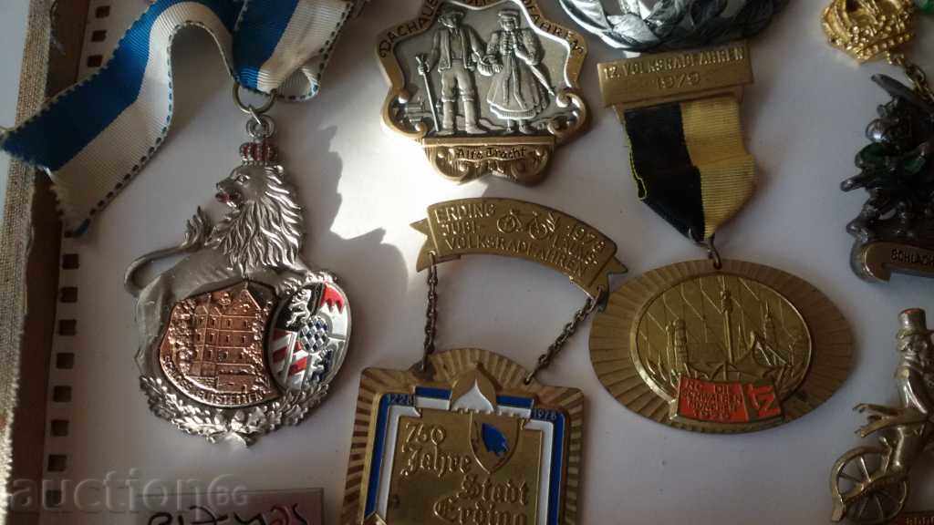 Delivery of lots of medals and pennants Delivery of lots of medals and pennants