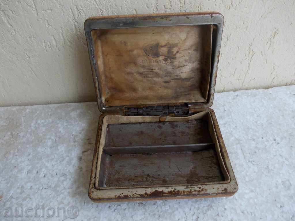 Стара бръснарска кутия