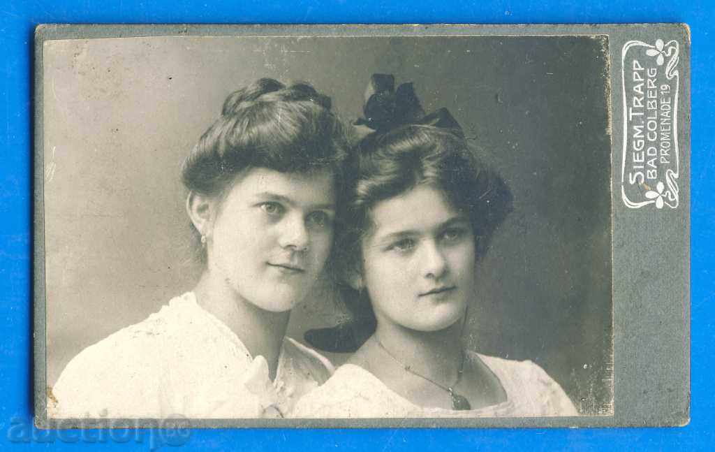 1535 твърда фотография на две красиви момичета от 1910