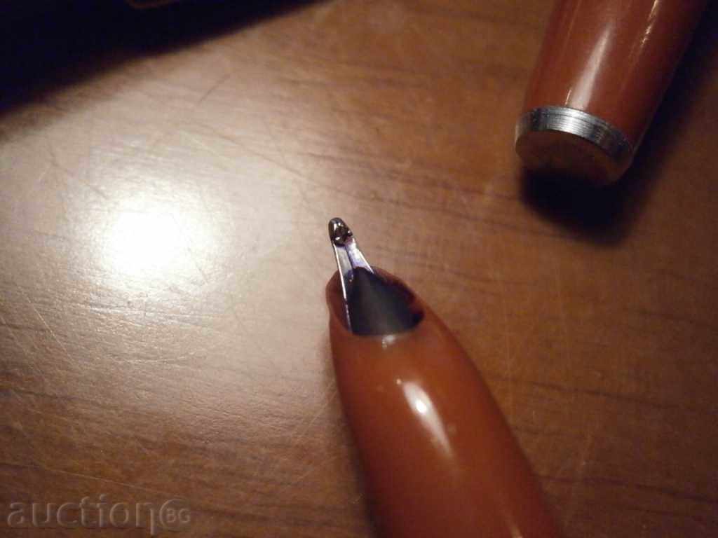 stilou cu cerneală cu preț 10.00 BGN | € 5.11 stilou cu cerneală cu preț 10.00 BGN | € 5.11