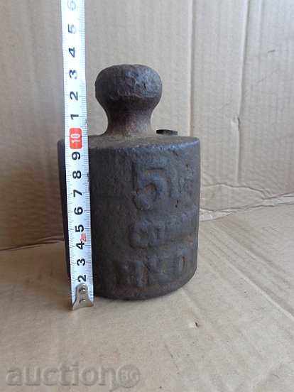 Old weighing scale, exaggeration, kilogram control weight with price 20.00 BGN | € 10.23