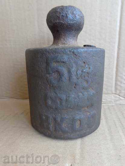 Old weighing scale, exaggeration, kilogram control weight