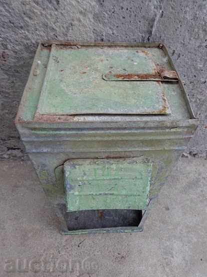 Multe gunoi vechi, coș de gunoi în sfârșitul anilor '40 secolului XX parcul - 6