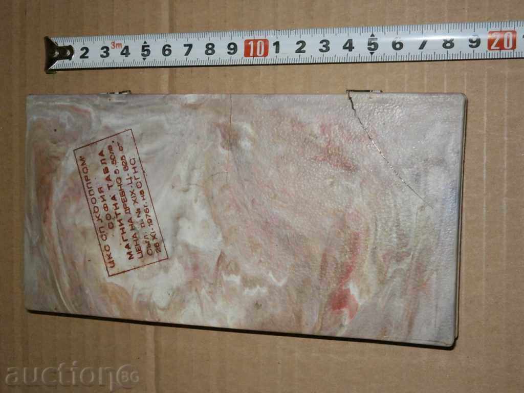 Delivery of a magnetic board from a sucker