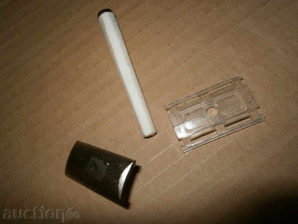 Delivery of a razor from a sucker Delivery of a razor from a sucker