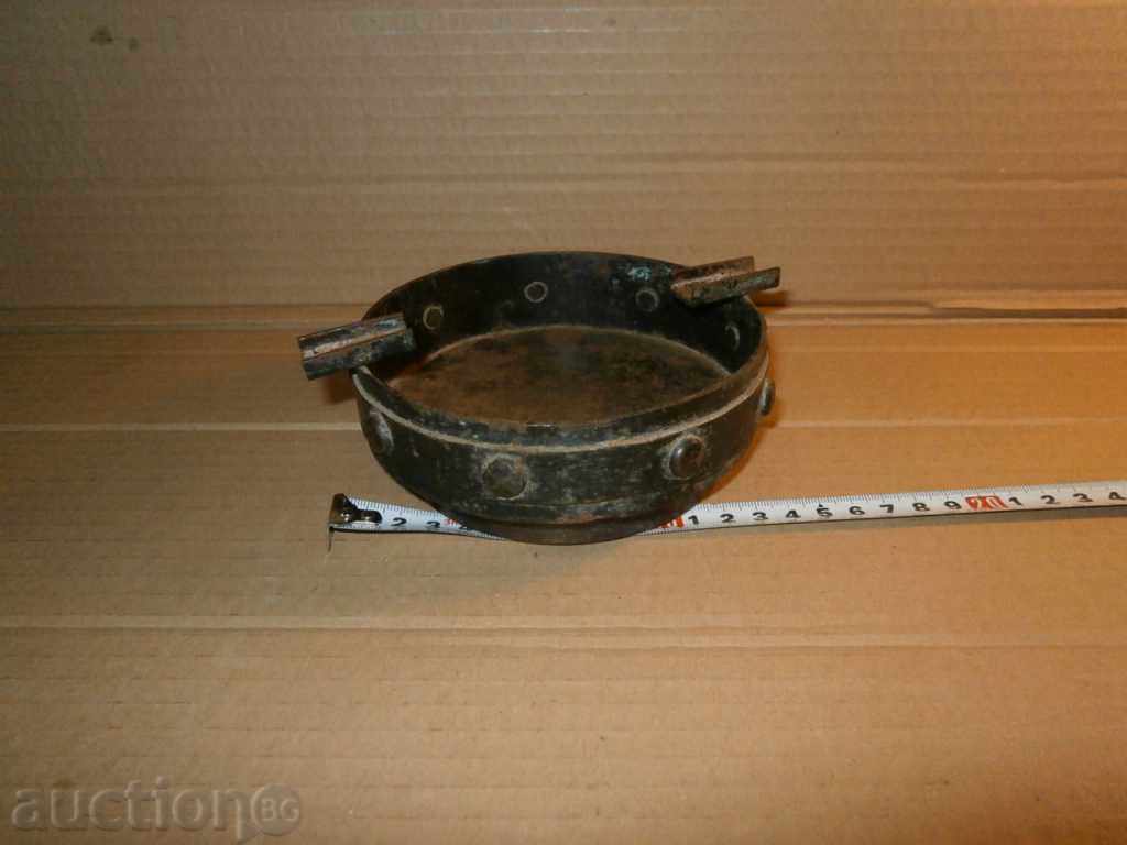 scrumiera din metal solid al regimului socialist - 6 scrumiera din metal solid al regimului socialist - 6