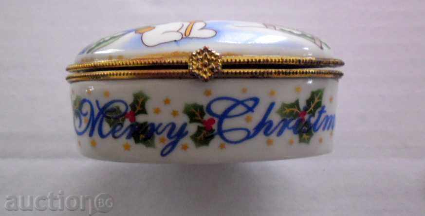Auction JEWELERY PORCELAIN BOX Auction JEWELERY PORCELAIN BOX