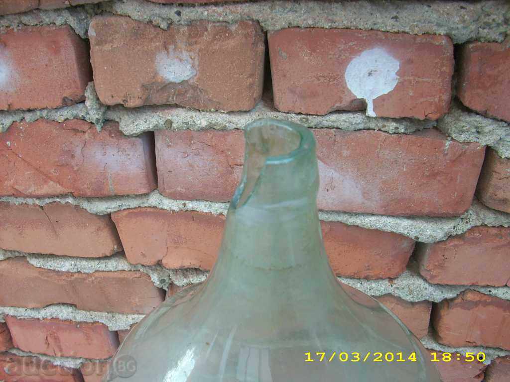 Παράδοση Παλιά γυάλινη κανάτα