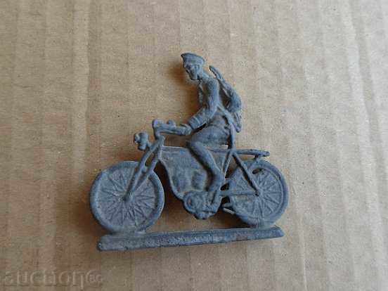 Детска оловна военна играчка, фигура олово нач. на 20-ти век с цена 49.00 лв. | € 25.05 Детска оловна военна играчка, фигура олово нач. на 20-ти век с цена 49.00 лв. | € 25.05