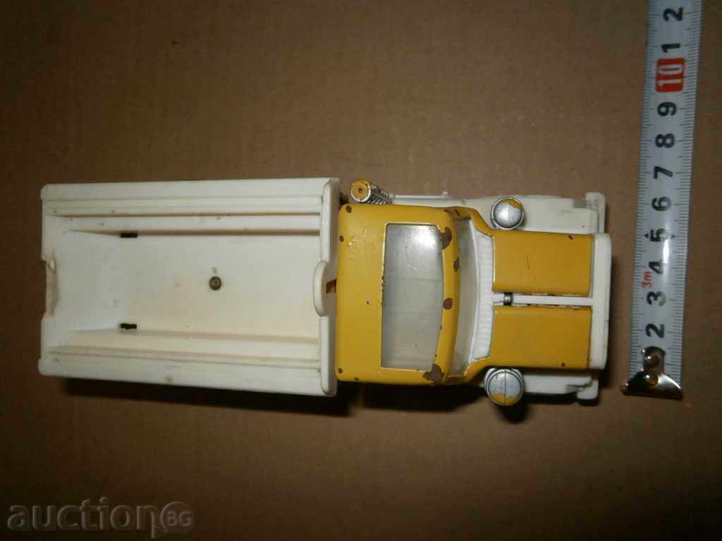 Delivery of metal cameo tin toy 70s Delivery of metal cameo tin toy 70s