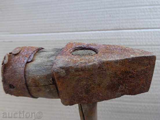 Delivery of Old hammer hammer, wooden, wrought iron, barrel Delivery of Old hammer hammer, wooden, wrought iron, barrel