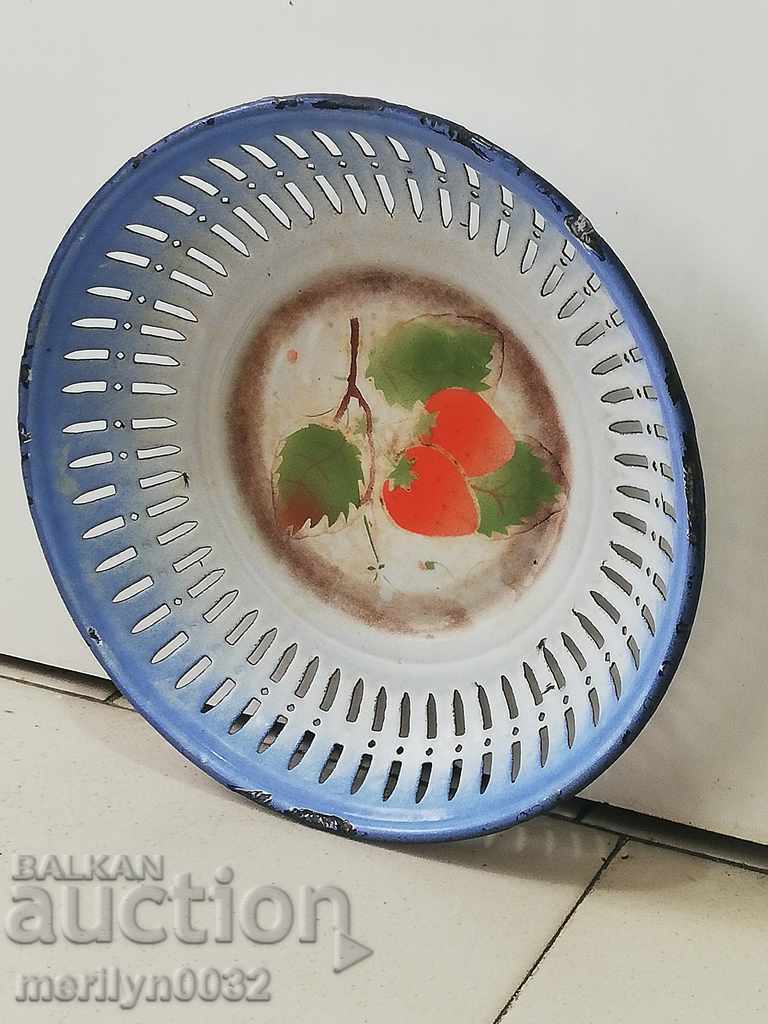 Old pan with enamel, fruit, enameled container with price 41.00 BGN | € 20.96