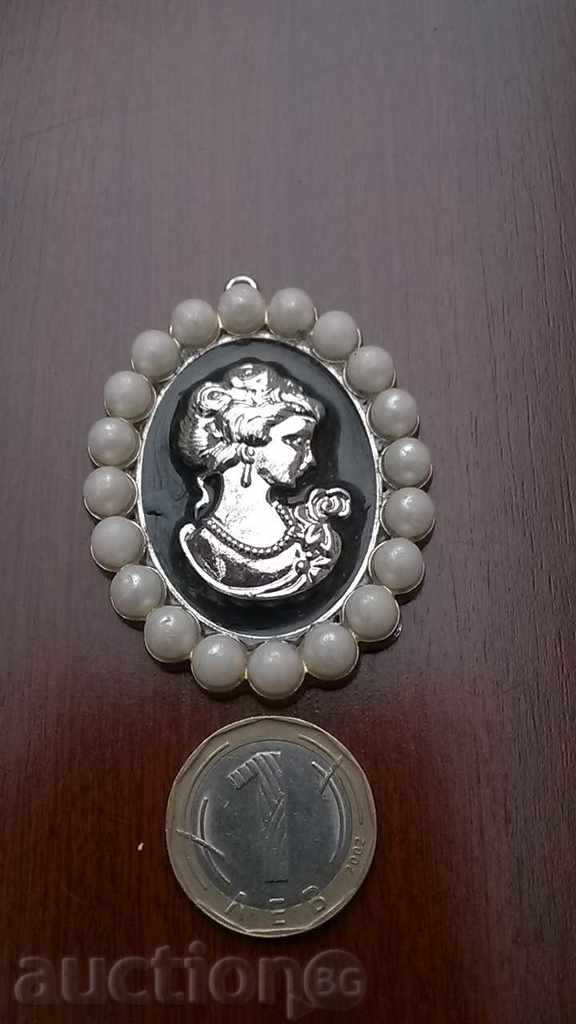 old necklace-pendant with price 25.00 BGN | € 12.78 old necklace-pendant with price 25.00 BGN | € 12.78