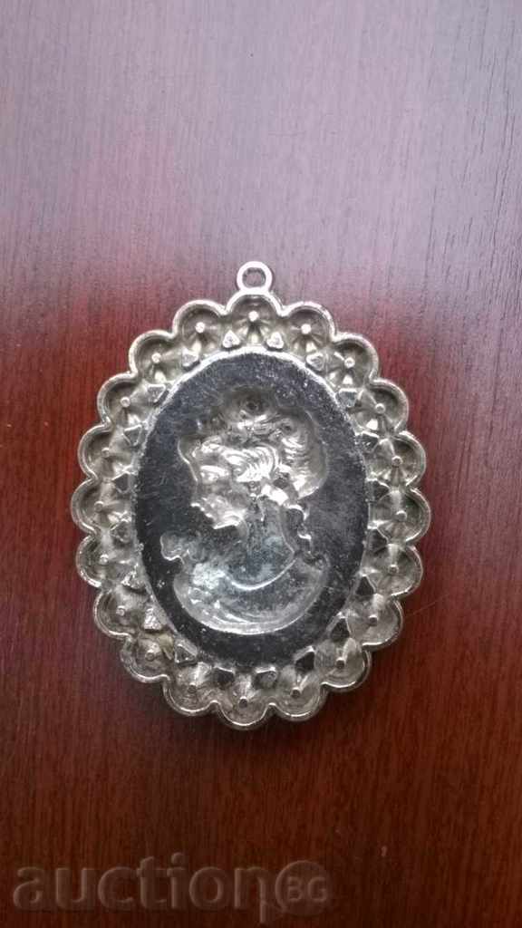 Auction old necklace-pendant Auction old necklace-pendant