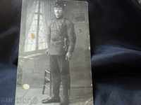 Ένας στρατιώτης με σπαθί. 1918 year.The-πούλια.
