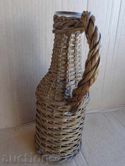 Auction An old knit wreath, a bottle, a bottle, a suede Auction An old knit wreath, a bottle, a bottle, a suede