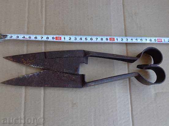 Old scissors for shearing sheep, forged iron, blade with price 19.00 BGN | € 9.71 Old scissors for shearing sheep, forged iron, blade with price 19.00 BGN | € 9.71