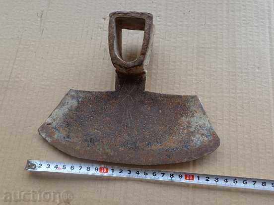 Auction Old pick, wrought iron, instrument, instrument Auction Old pick, wrought iron, instrument, instrument