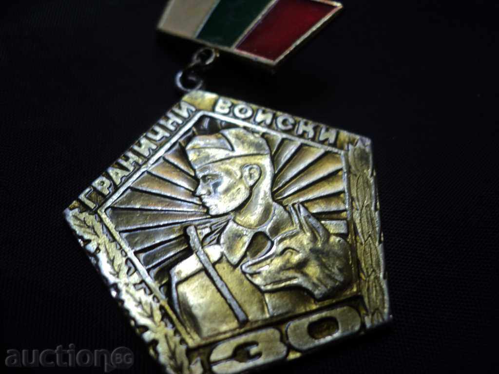 Delivery of 30 YEARS BORDER VOICE sign. Delivery of 30 YEARS BORDER VOICE sign.