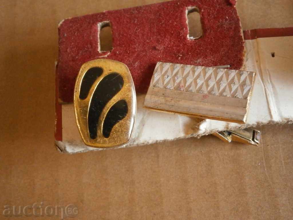 Delivery of cufflinks and tie clip Delivery of cufflinks and tie clip