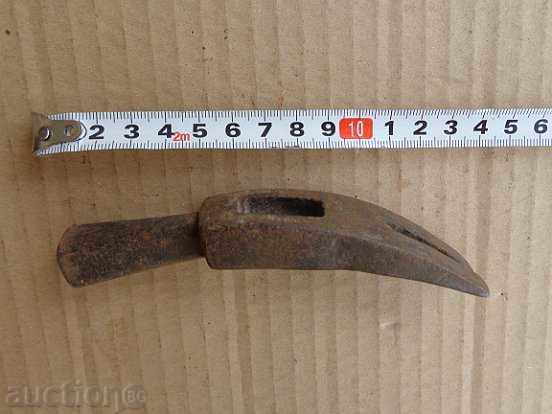 Delivery of Old hammer shoe hammer knife tool forged iron Delivery of Old hammer shoe hammer knife tool forged iron