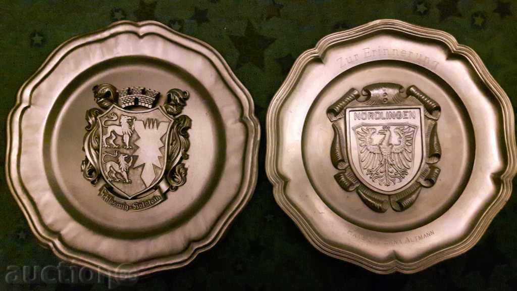 Релефни пана с автентични детайлни гербове - Лот 4 бр. с цена 90.00 лв. | € 46.02 Релефни пана с автентични детайлни гербове - Лот 4 бр. с цена 90.00 лв. | € 46.02