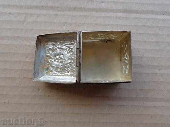Auction  Renaissance silver box enfie wedding rings wedding cross