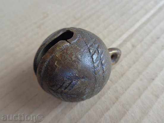 Clopot de căruță de cai tip „nucă” din bronz – secolul al XIX-lea cu preț 38.00 BGN | € 19.43 Clopot de căruță de cai tip „nucă” din bronz – secolul al XIX-lea cu preț 38.00 BGN | € 19.43