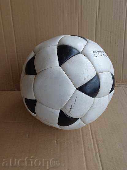 minge din piele pentru volei, fotbal, sport cu preț 39.00 BGN | € 19.94