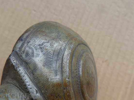 Auction Old tin pavour, flask, 19th century witch Auction Old tin pavour, flask, 19th century witch