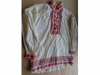 Παλιά αυθεντική κεντημένο πουκάμισο, κοστούμι, κέντημα, φόρεμα