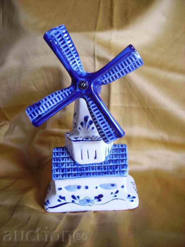 Πορσελάνη σχήμα-ανεμόμυλος με τιμή 35.00 BGN | € 17.90 Πορσελάνη σχήμα-ανεμόμυλος με τιμή 35.00 BGN | € 17.90