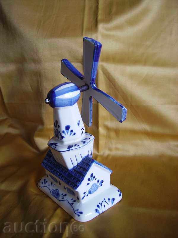 Δημοπρασία Πορσελάνη σχήμα-ανεμόμυλος Δημοπρασία Πορσελάνη σχήμα-ανεμόμυλος