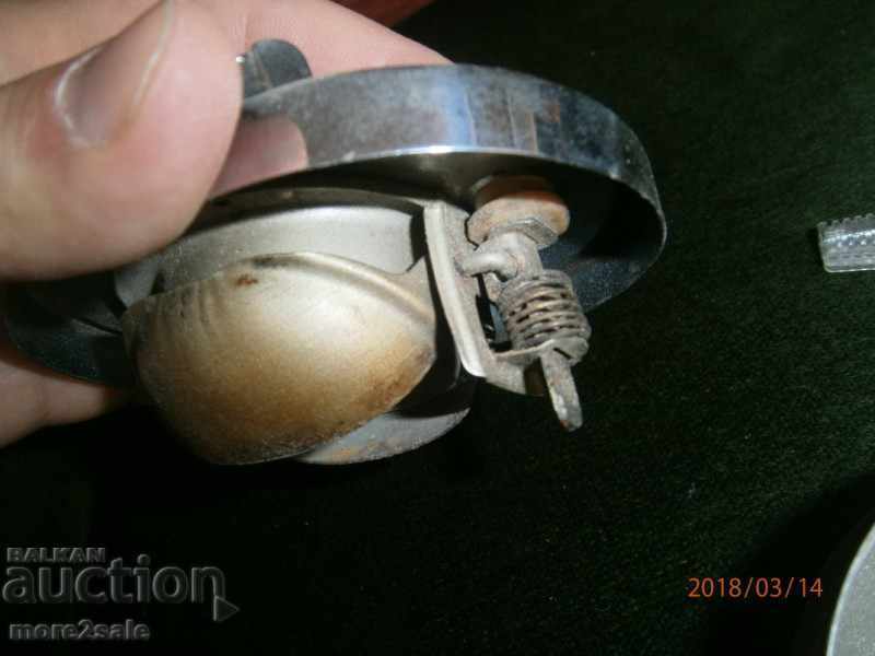 Ashtray - automatic - social era - metal with button - 6 Ashtray - automatic - social era - metal with button - 6